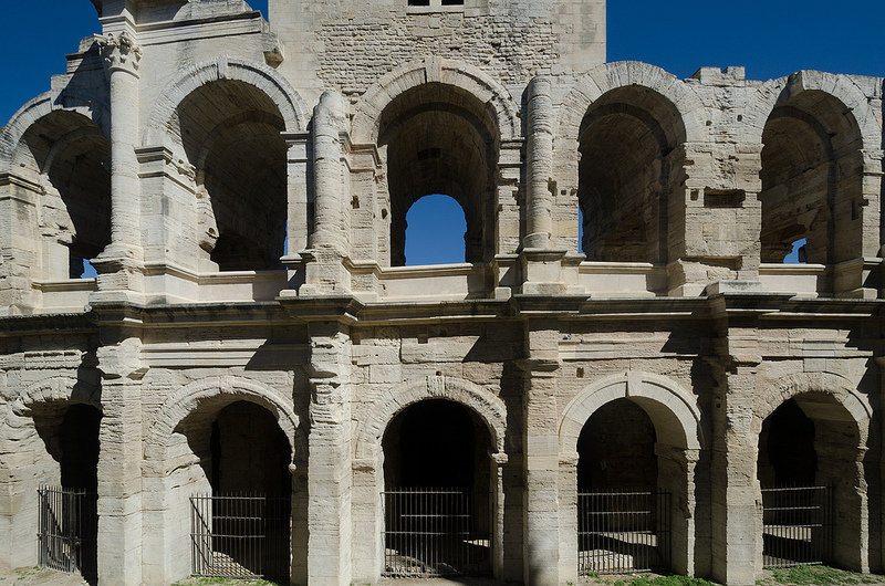 アルルのローマ遺跡とロマネスク建築の画像2
