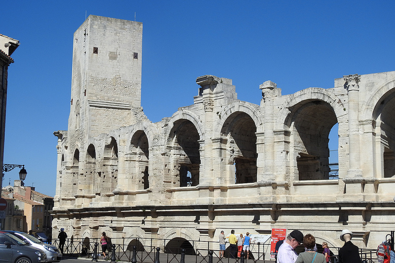 アルルのローマ遺跡とロマネスク建築の画像9