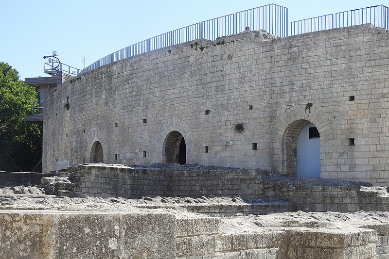 アルルのローマ遺跡とロマネスク建築の画像11