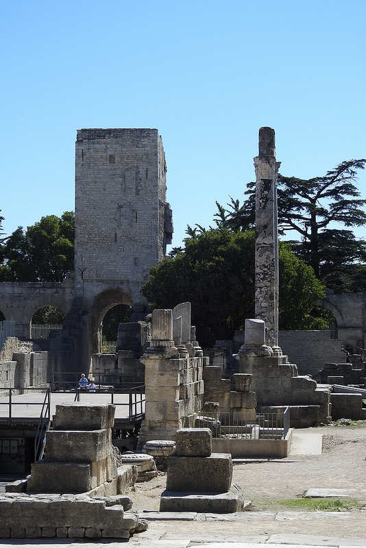 アルルのローマ遺跡とロマネスク建築の画像14