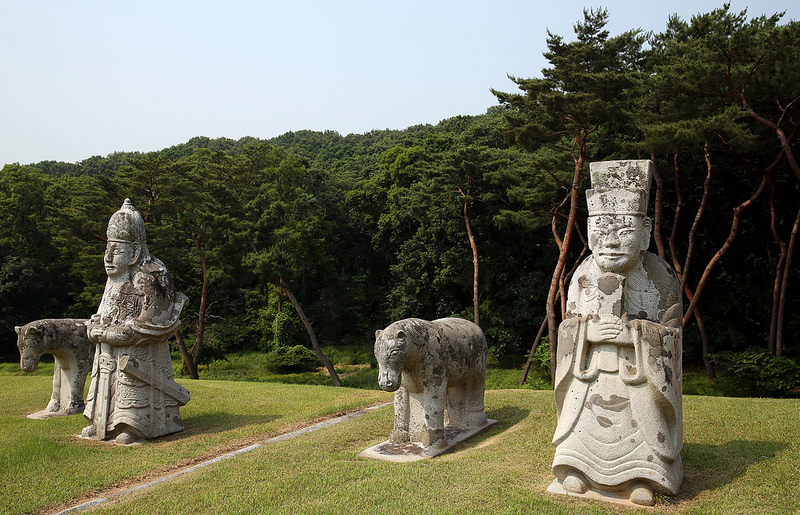朝鮮王朝の王墓群の画像3