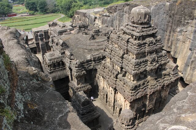 エローラ石窟群