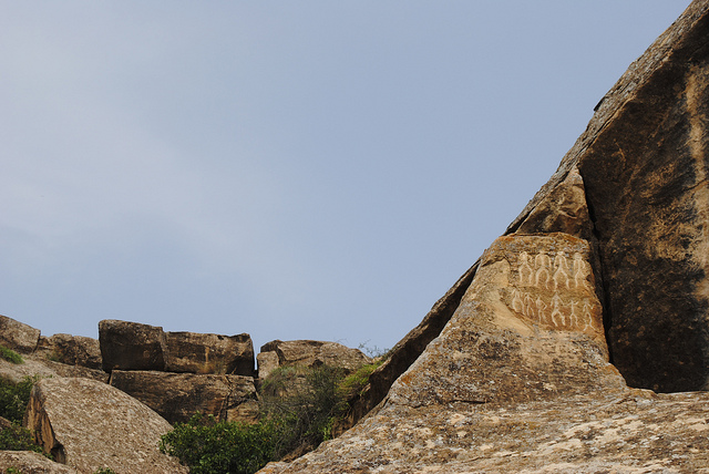 ゴブスタンのロック・アートと文化的景観の画像2