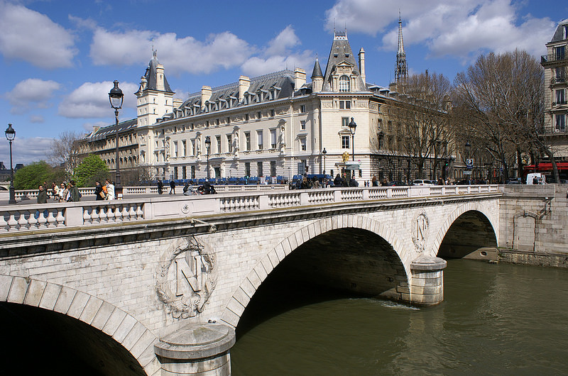 パリのセーヌ河岸の画像11