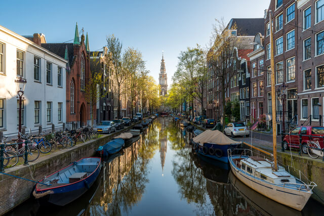 アムステルダムのシンゲル運河内の17世紀の環状運河地区の画像1