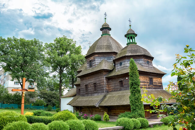 ポーランド、ウクライナのカルパチア地方の木造教会の画像1