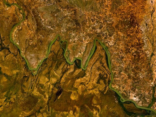 /img/1501735320_Bends_in_the_River_Niger_which_give_W_National_Park_its_distinctive_nameW国立公園.jpg