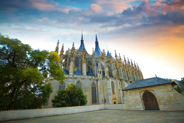 クトナー・ホラ：聖バルボラ教会とセドレツの聖母マリア大聖堂のある歴史都市の画像1