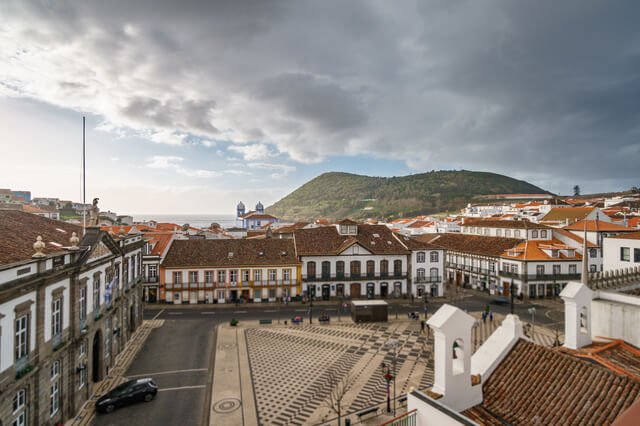 アゾレス諸島のアングラ・ド・エロイズモの町の中心地区の画像1