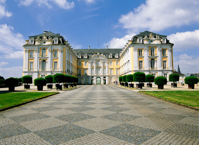 ブリュールのアウグストゥスブルク城と別邸ファルケンルストの画像3