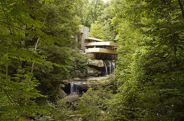 /img/1565608431_Fallingwater,_also_known_as_the_Edgar_J._Kaufmann,_Sr.,_residence,_Pennsylvania,_by_Carol_M._Highsmith.jpg
